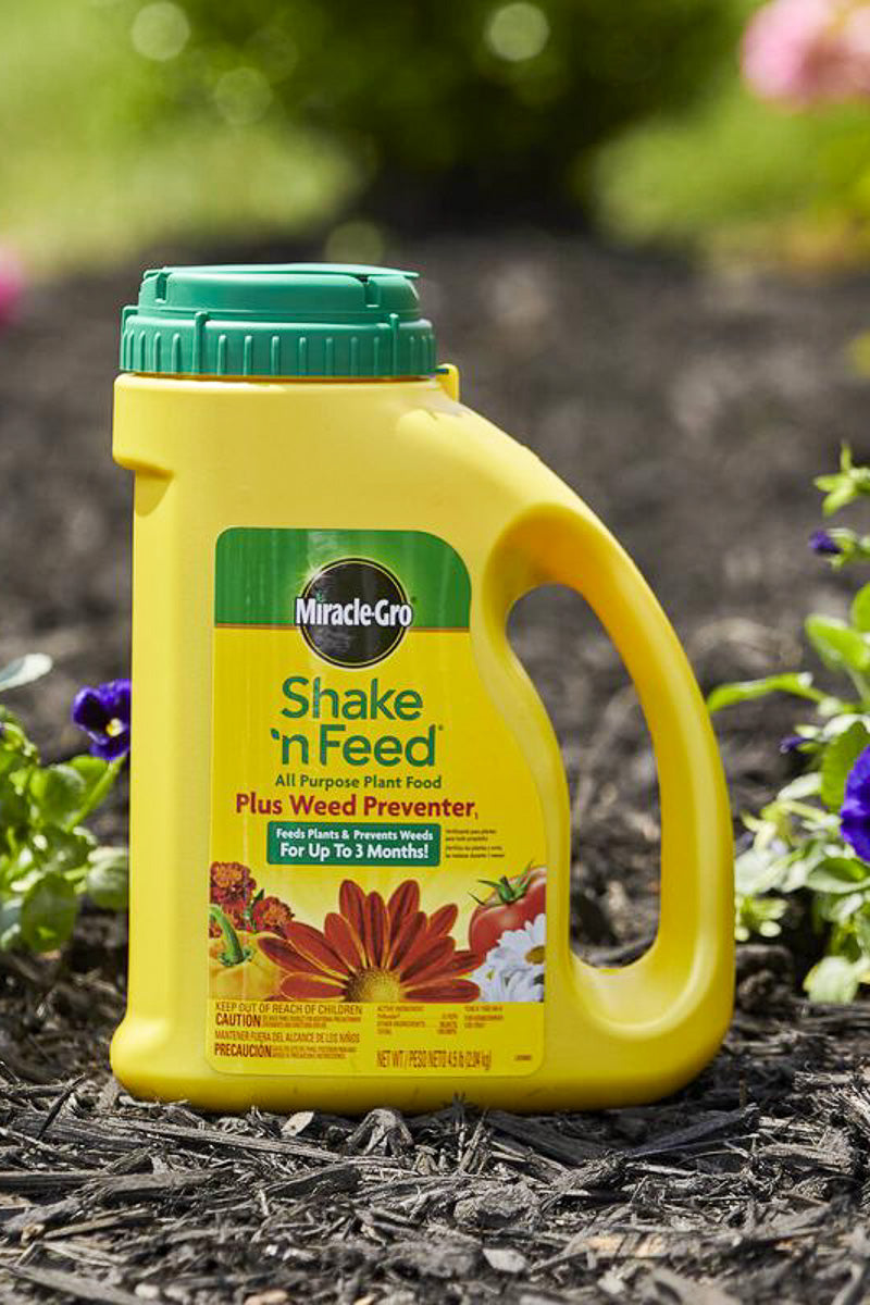 Miracle-Gro Shake 'N Feed All Purpose Plant Food + Weed Preventer 4.5 lb