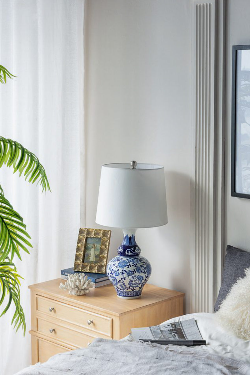 BW VASE LAMP