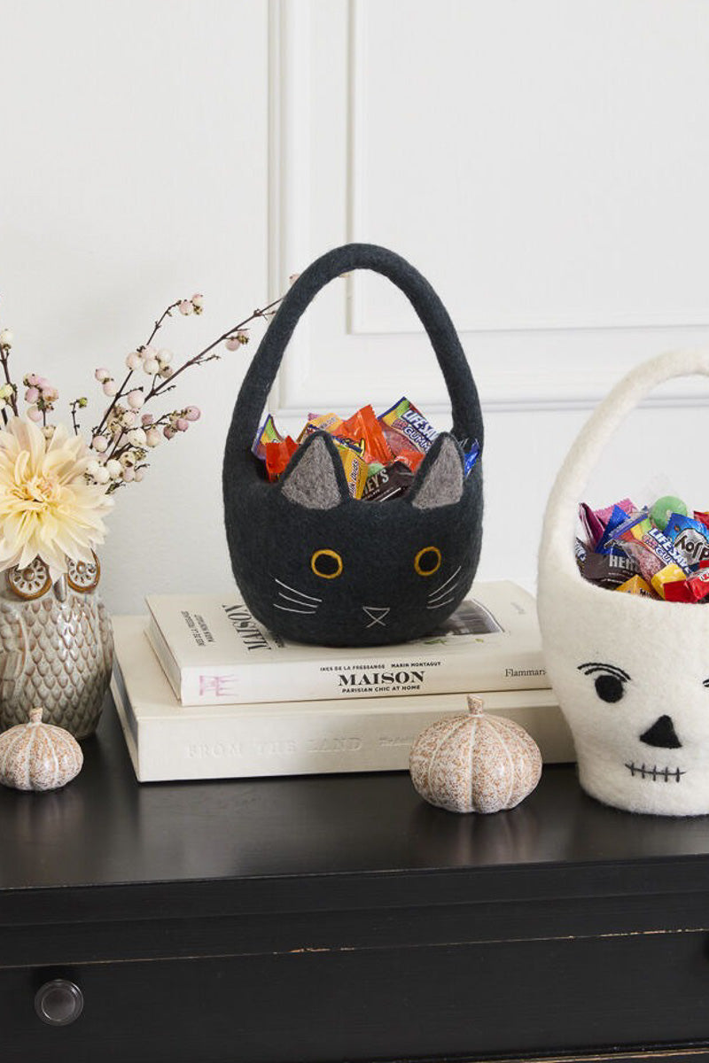 Tricks And Treats Cat Basket